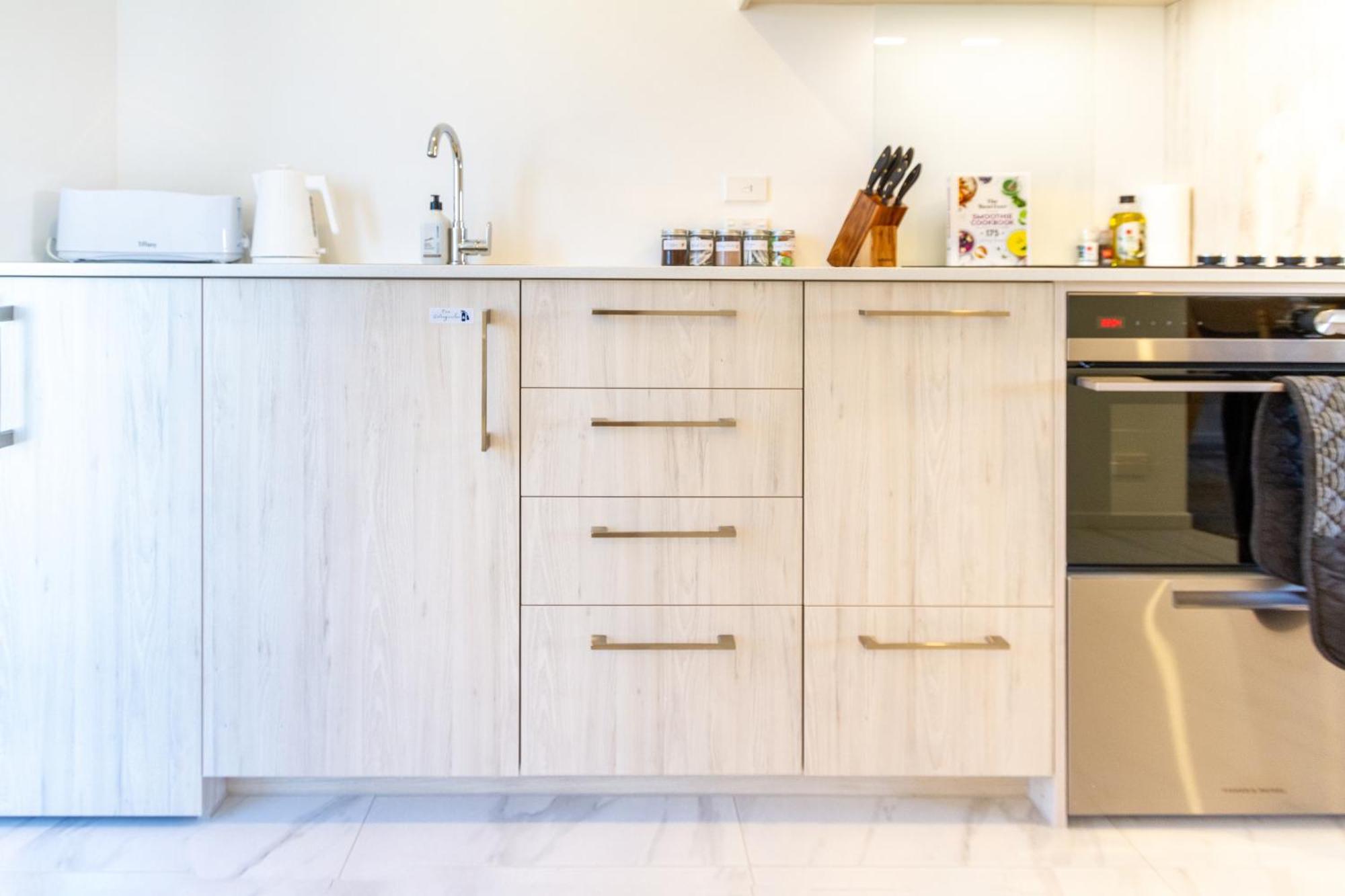 City Living: Upper Studio Haven On Wilmer Christchurch Ngoại thất bức ảnh